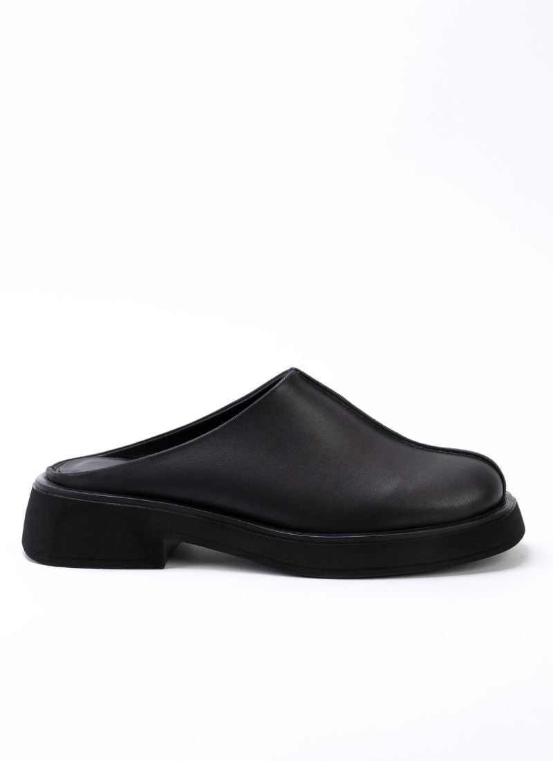 Sammy Seam Clog