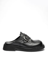 Load image into Gallery viewer, Modischer Unisex Clog aus schwarzem Leder. Die deutlichen Merkmale des Schuhs sind die leichte Plateausohle aus EVA-Material, die weiße Naht auf der Schuhfront sowie die silberfarbene Monk-Schnalle.