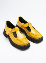 Load image into Gallery viewer, Chunky Mary Jane Lacklederschuh in knalligem senfgelb