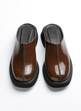 Load image into Gallery viewer, Hochwertiger Unisex-Clog aus Leder in edlem schokobraun